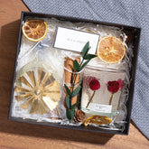 Back-to-school season birthday and Valentine's Day can be customized environmentally natural soybean candle with dried flowers