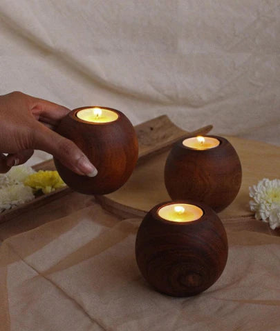 Modern Sphere Shaped Wooden Candle Holder (Set of 3)
