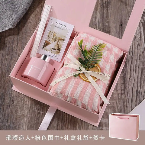 High-end gifts. Rattan aromatherapy, scarf gift box set fragrance, to send friends a small number of high-grade practical gifts.