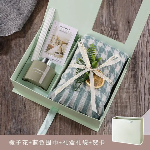 High-end gifts. Rattan aromatherapy, scarf gift box set fragrance, to send friends a small number of high-grade practical gifts.