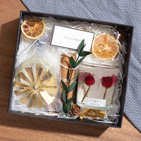 Back-to-school season birthday and Valentine's Day can be customized environmentally natural soybean candle with dried flowers