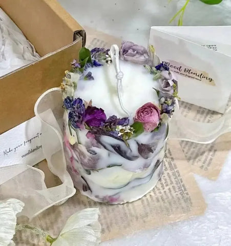 Aromatic Dried Flower Scented Candle Elegant Floral Design for Home Decor Soothing Relaxation Aesthetic Healing Display Piece