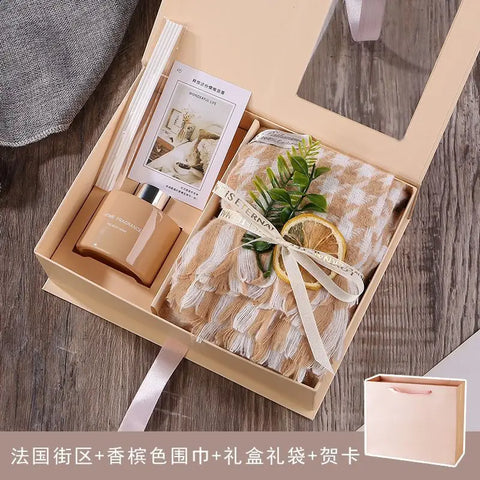 High-end gifts. Rattan aromatherapy, scarf gift box set fragrance, to send friends a small number of high-grade practical gifts.