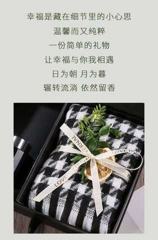 High-end gifts. Rattan aromatherapy, scarf gift box set fragrance, to send friends a small number of high-grade practical gifts.