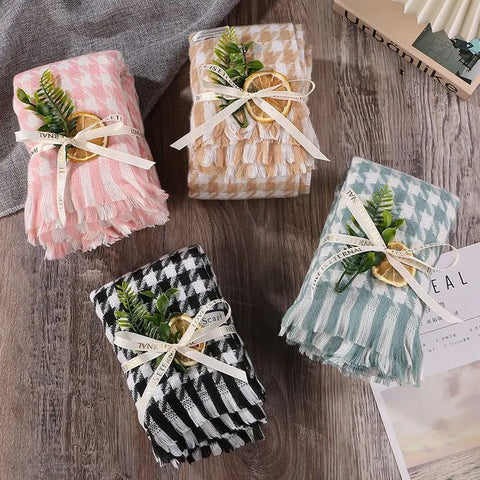 High-end gifts. Rattan aromatherapy, scarf gift box set fragrance, to send friends a small number of high-grade practical gifts.