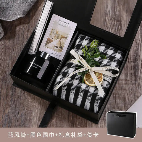 High-end gifts. Rattan aromatherapy, scarf gift box set fragrance, to send friends a small number of high-grade practical gifts.